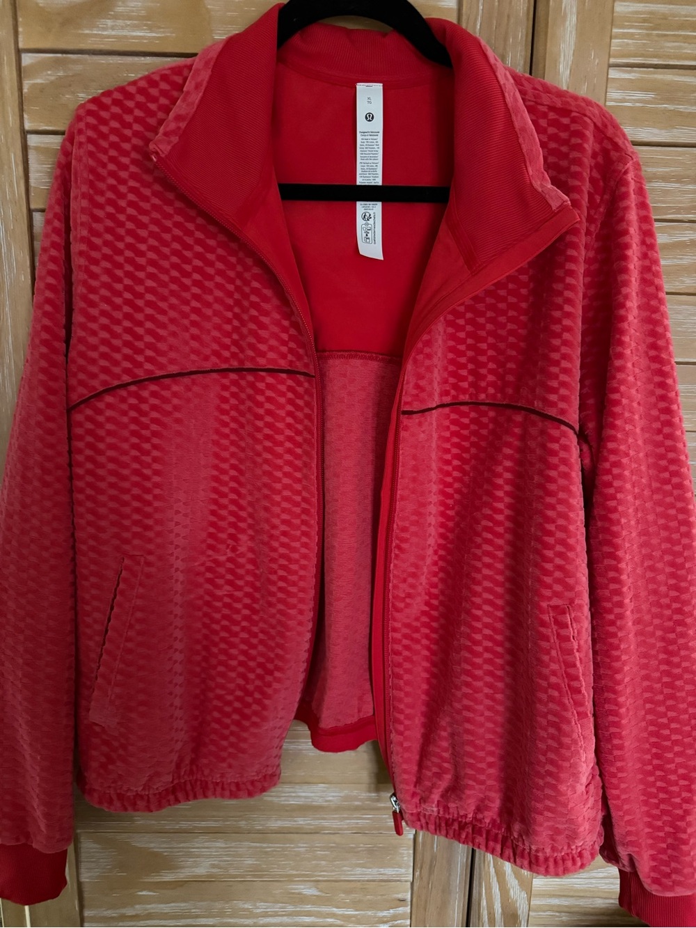 Lululemon tennis Women’s Red velvet Textured Zip-Front Jacket